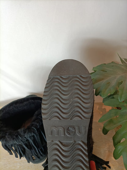 MOU. Botas negras flecos plataforma interior. T 40
