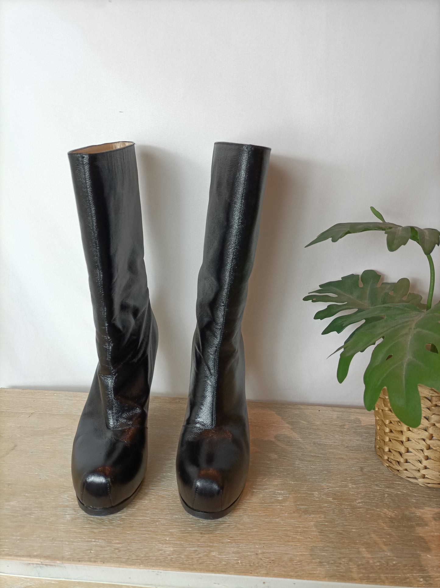 SAINT LAURENT. Black inner platform boots. T 38.5