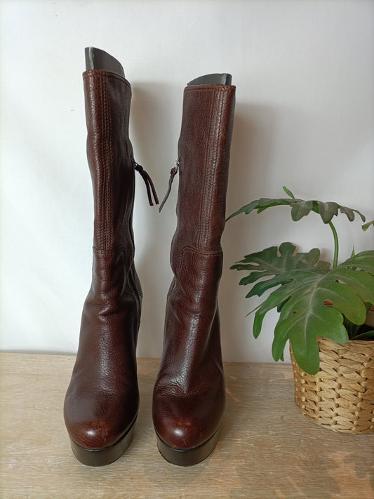 MIU MIU. Botines marrones plataforma. T 39