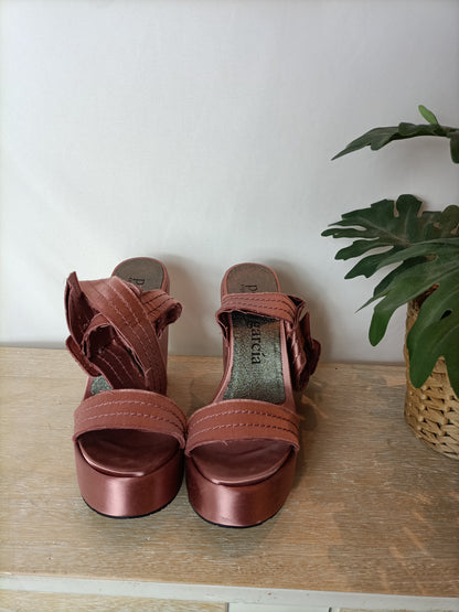 PEDRO GARCIA. Pale pink satin platform sandal. T 40