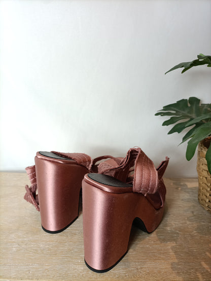 PEDRO GARCIA. Pale pink satin platform sandal. T 40