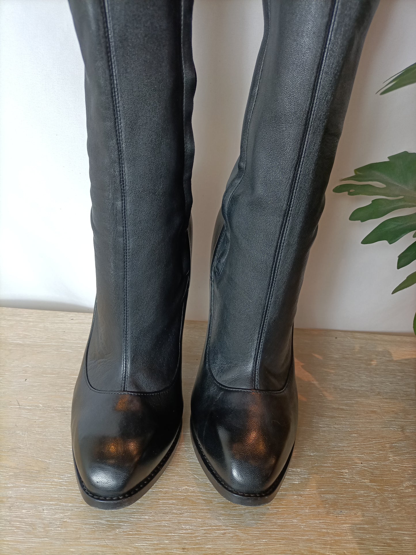 ALEXANDER MQUEEN. Botas piel altas hasta la rodilla. T 40
