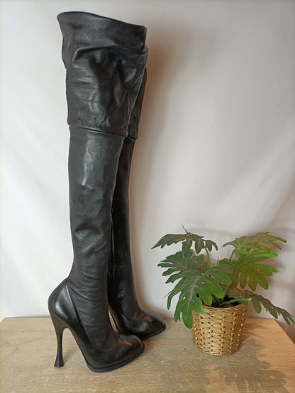 ALEXANDER MQUEEN. Botas piel altas hasta la rodilla. T 40