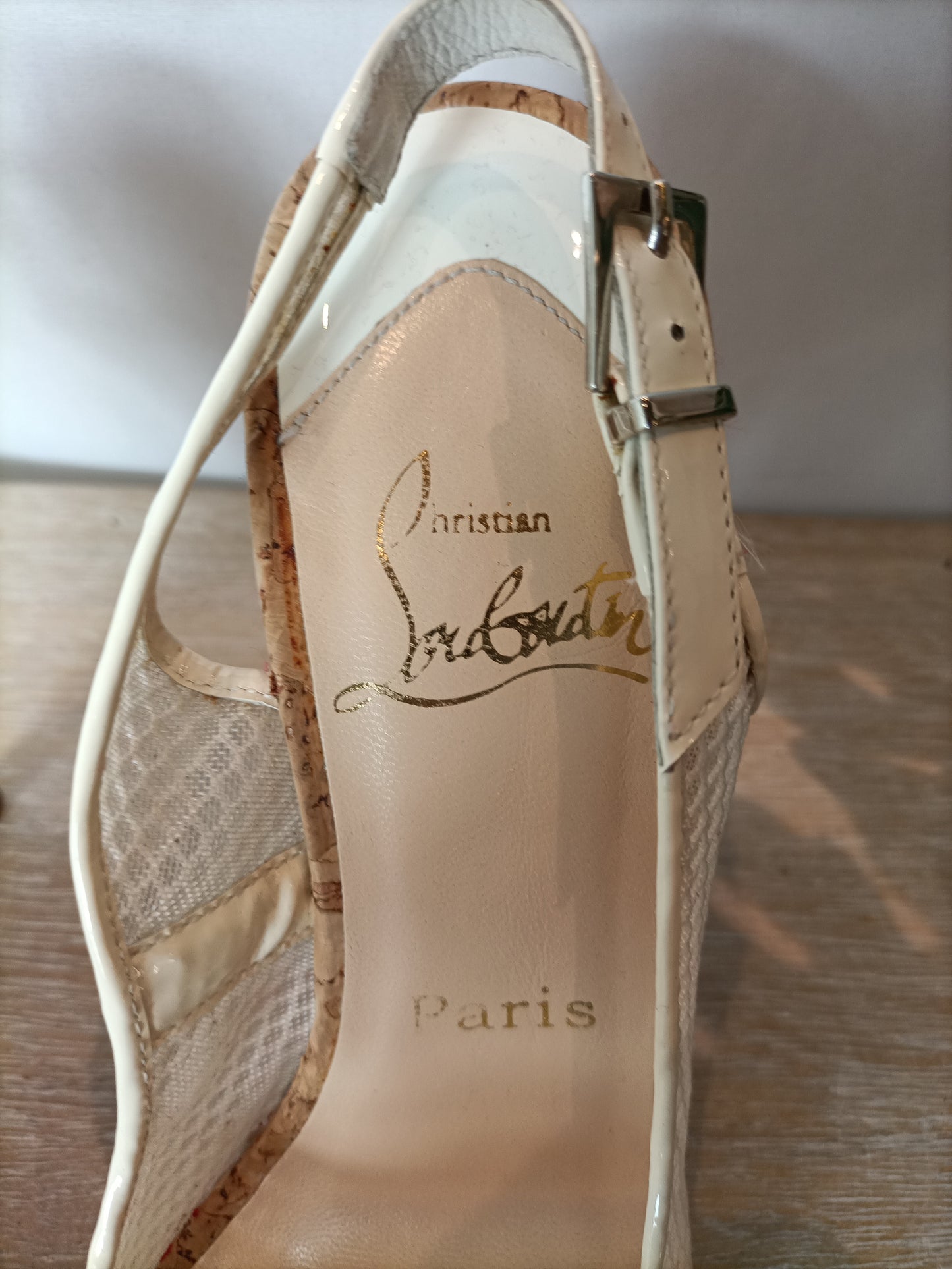 LOUBOUTIN. Tacones peeptoes corcho y rejilla. T 37,5