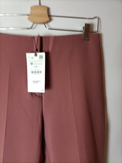 ZARA. Pantalón rosa acampanado T.m