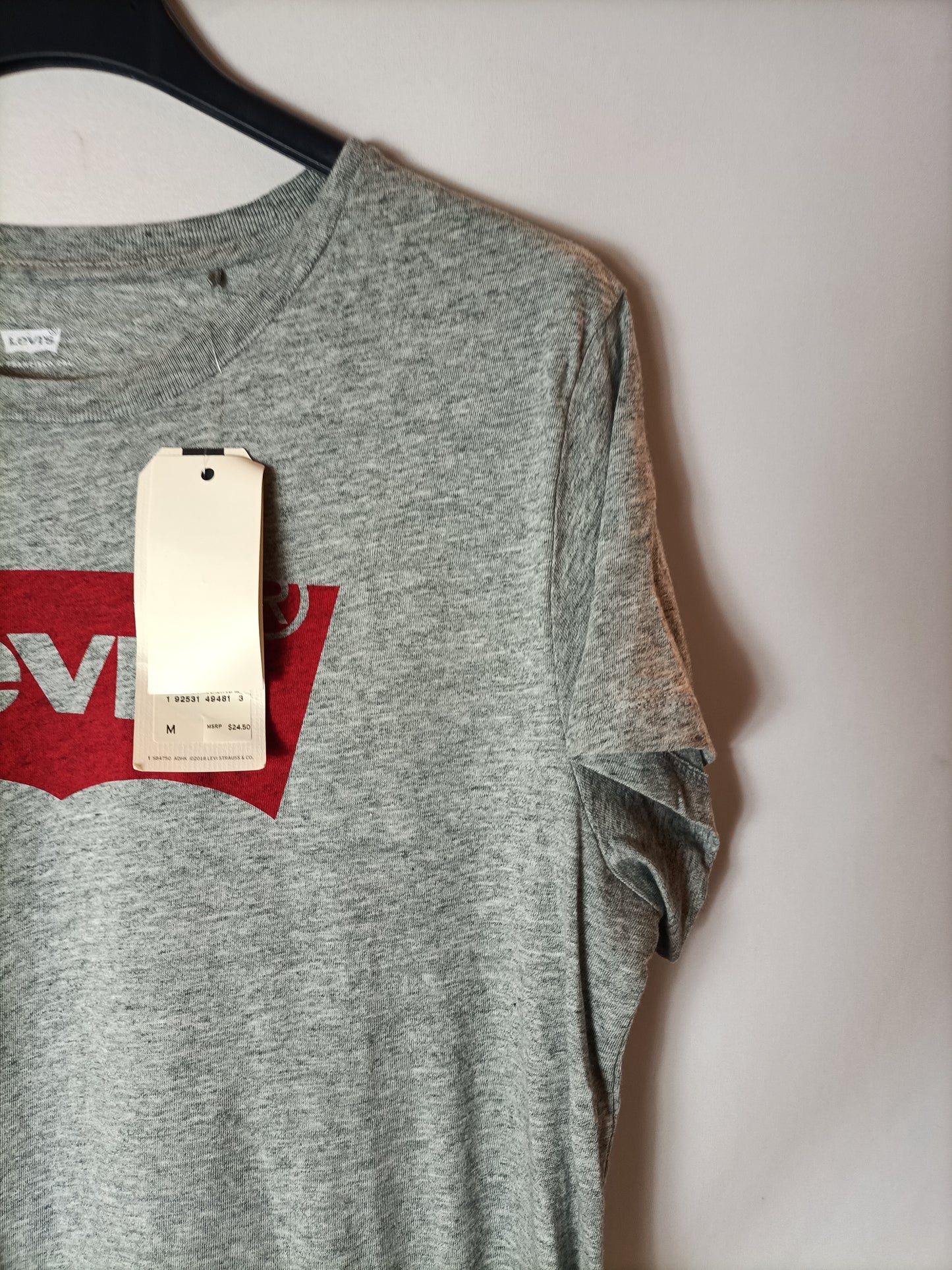 LEVI'S. Camiseta gris logo T.m