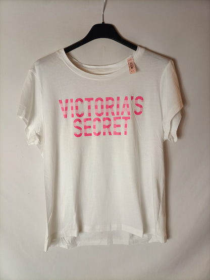 VICTORIA'S SECRET. Camiseta blanca letra T.m