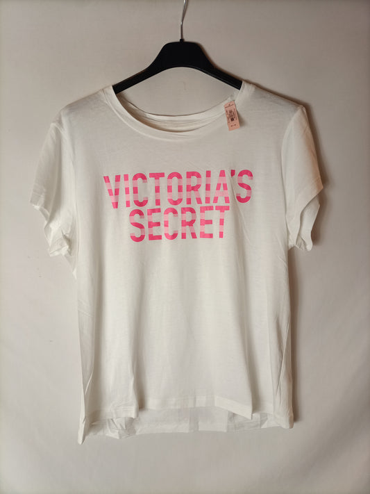 VICTORIA'S SECRET. Camiseta blanca letra T.m