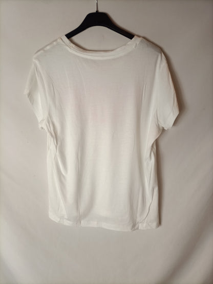 VICTORIA'S SECRET. Camiseta blanca letra T.m