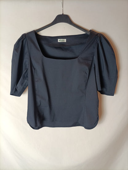 SHOU. Blusa azul oscuro manga abullonada. T M