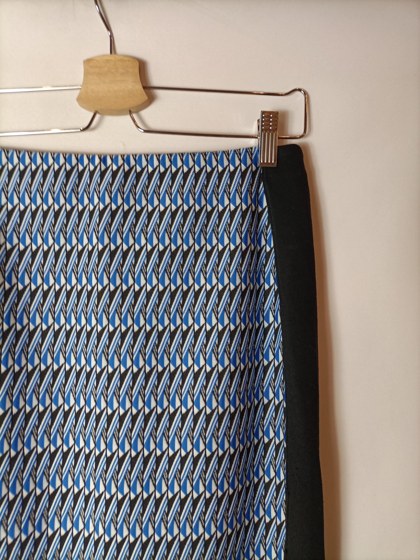 PINKO. Geometric pattern pencil skirt. Size 38