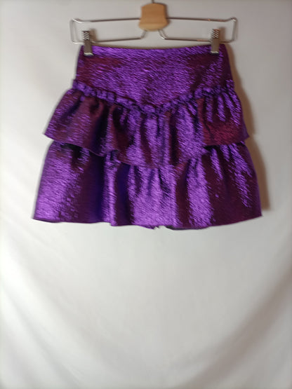 ZARA. Falda morada metalizada textura. T XS