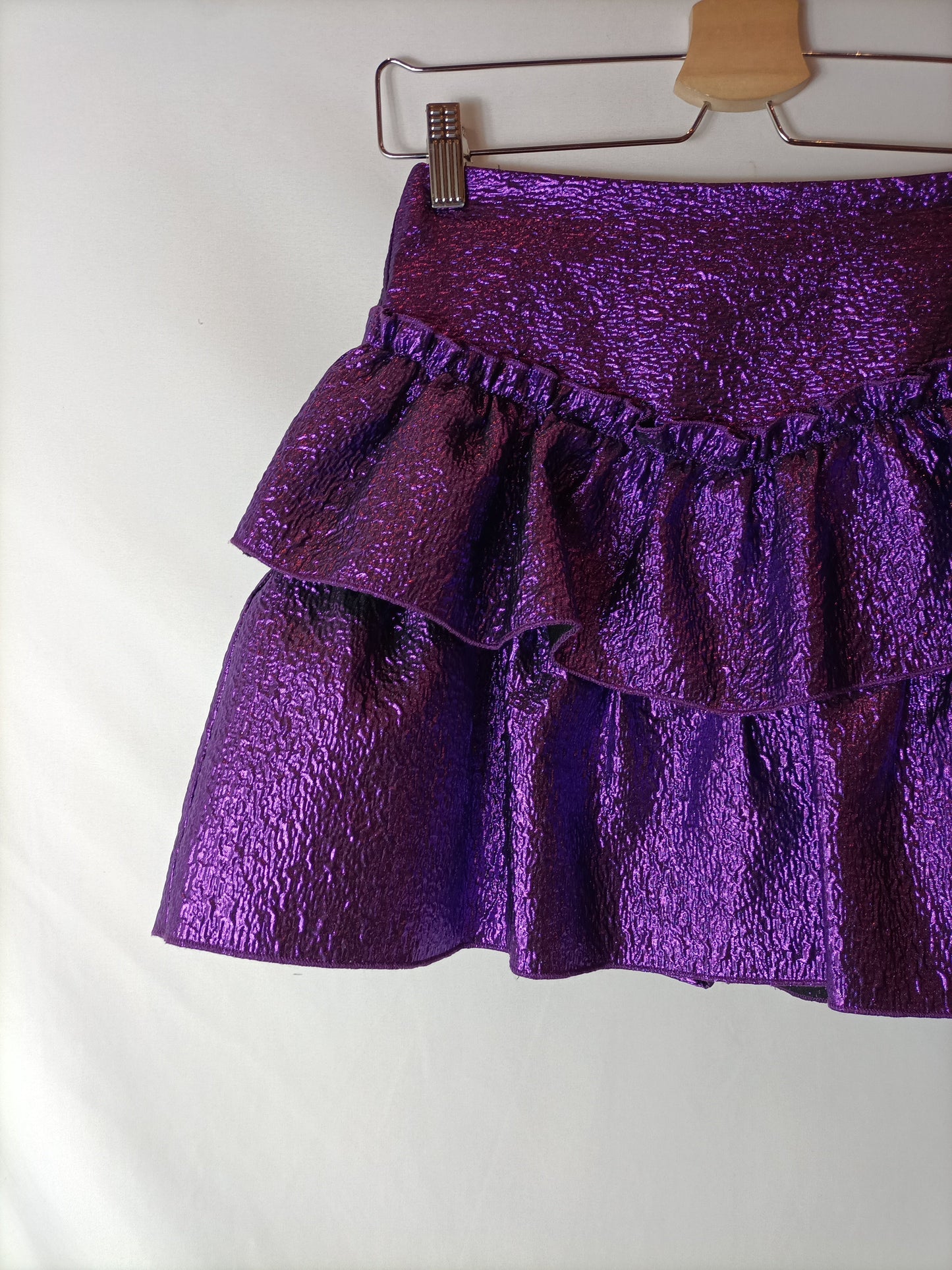 ZARA. Falda morada metalizada textura. T XS