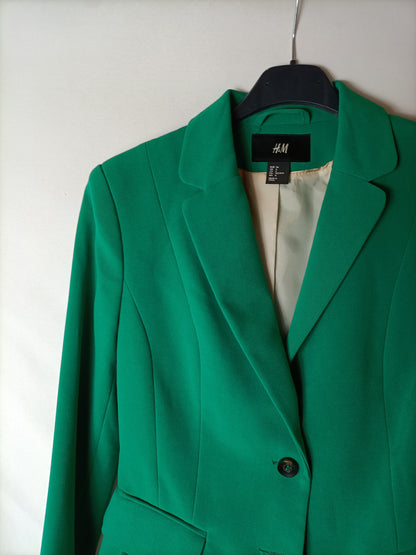 H&M. Blazer verde cortita T.36