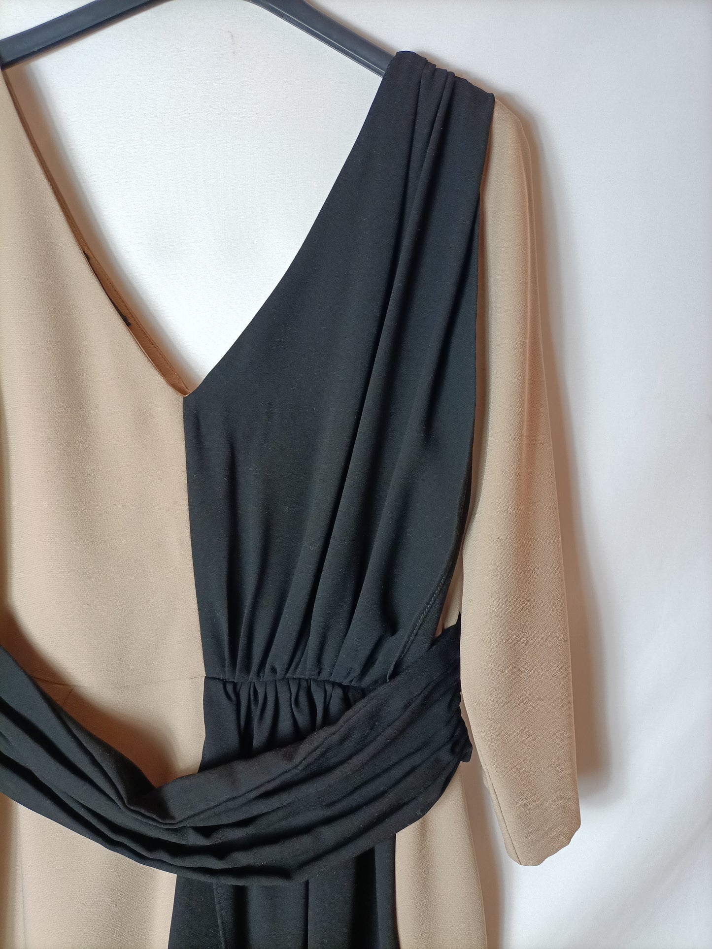 VANDERWILDE. Vestido corto bicolor T.40