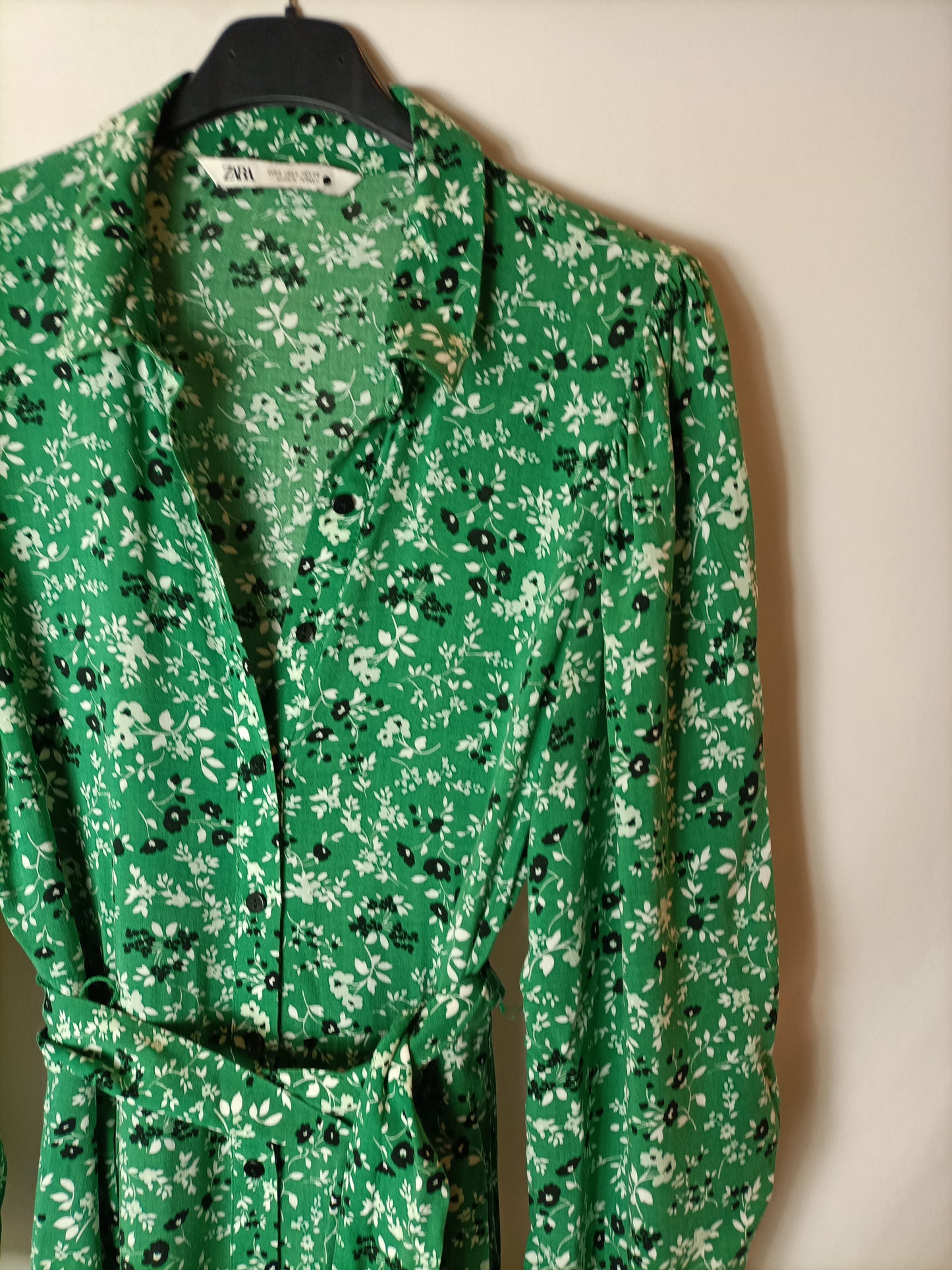 ZARA. Vestido camisero verde T.s
