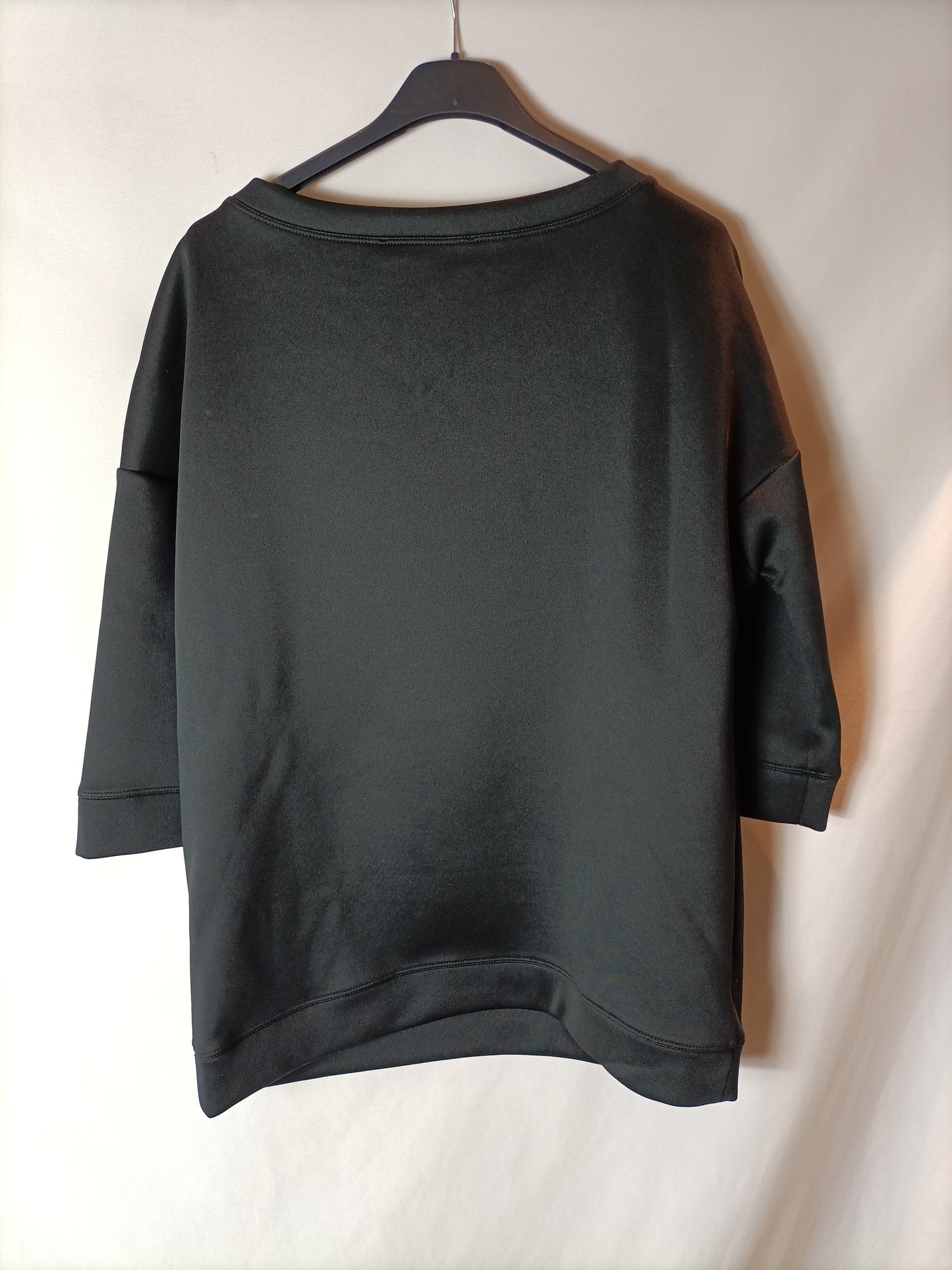 BLUMARINE. Total look falda tubo y top oversized. T 38