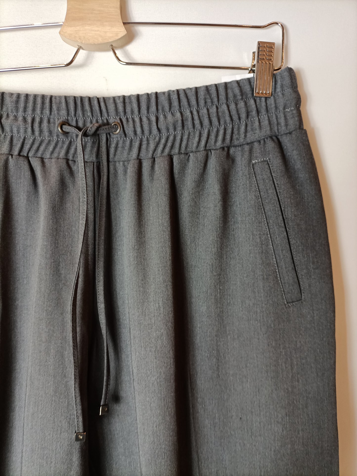 BLUMARINE. Flowing gray pants with ankle detail. Size 38