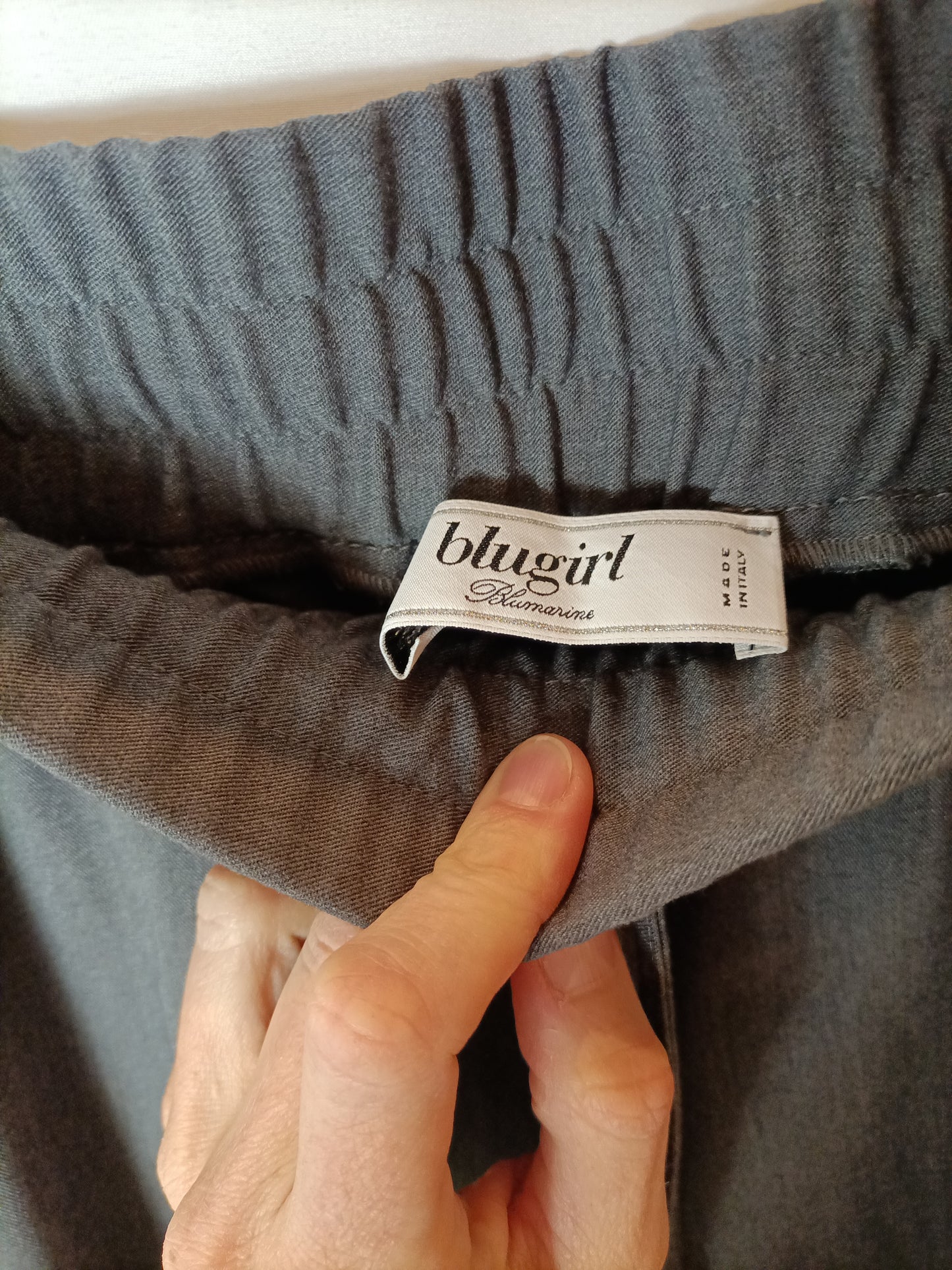 BLUMARINE. Flowing gray pants with ankle detail. Size 38