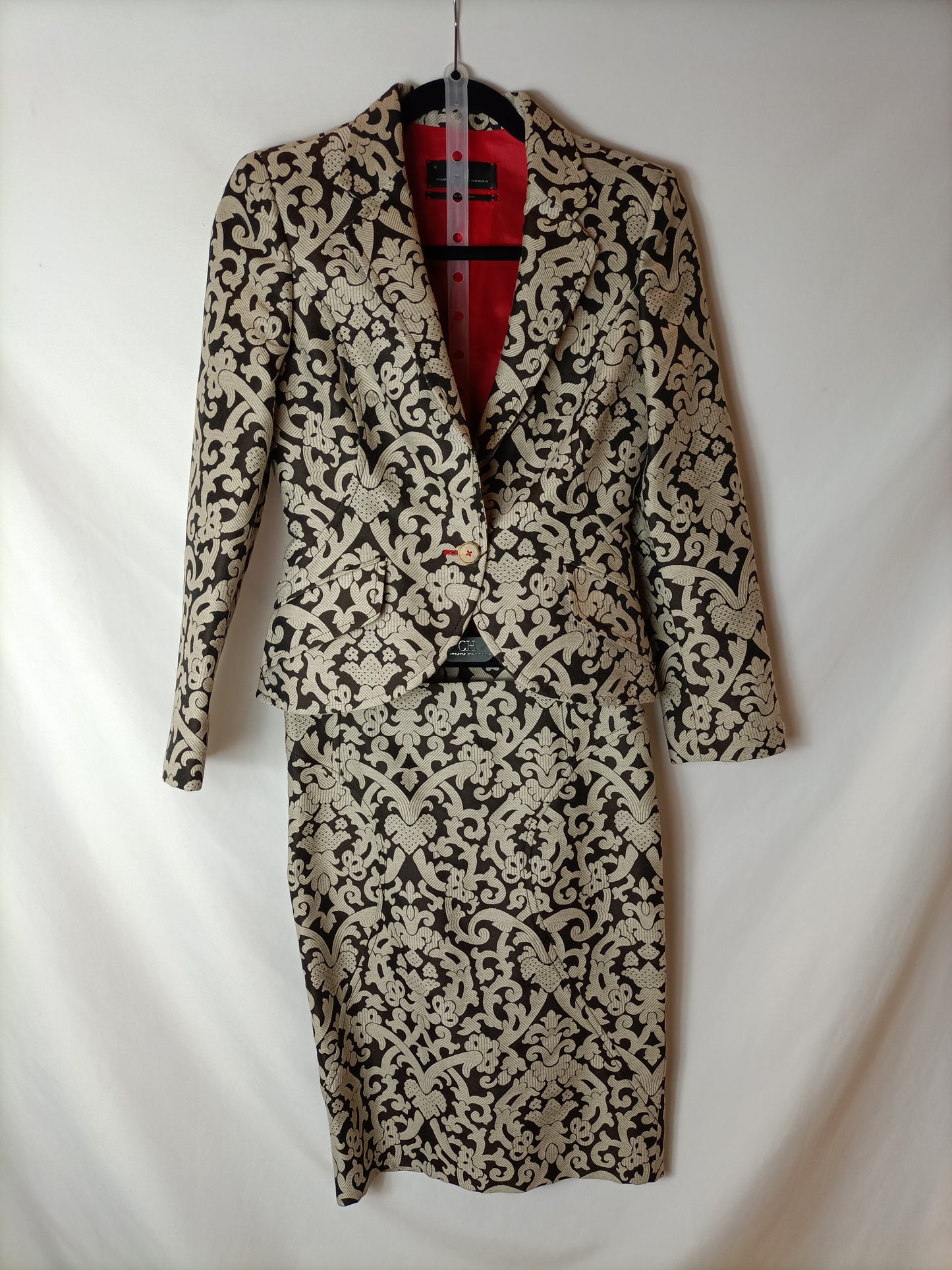 CAROLINA HERRERA. Total blazer and printed skirt look. Size 36
