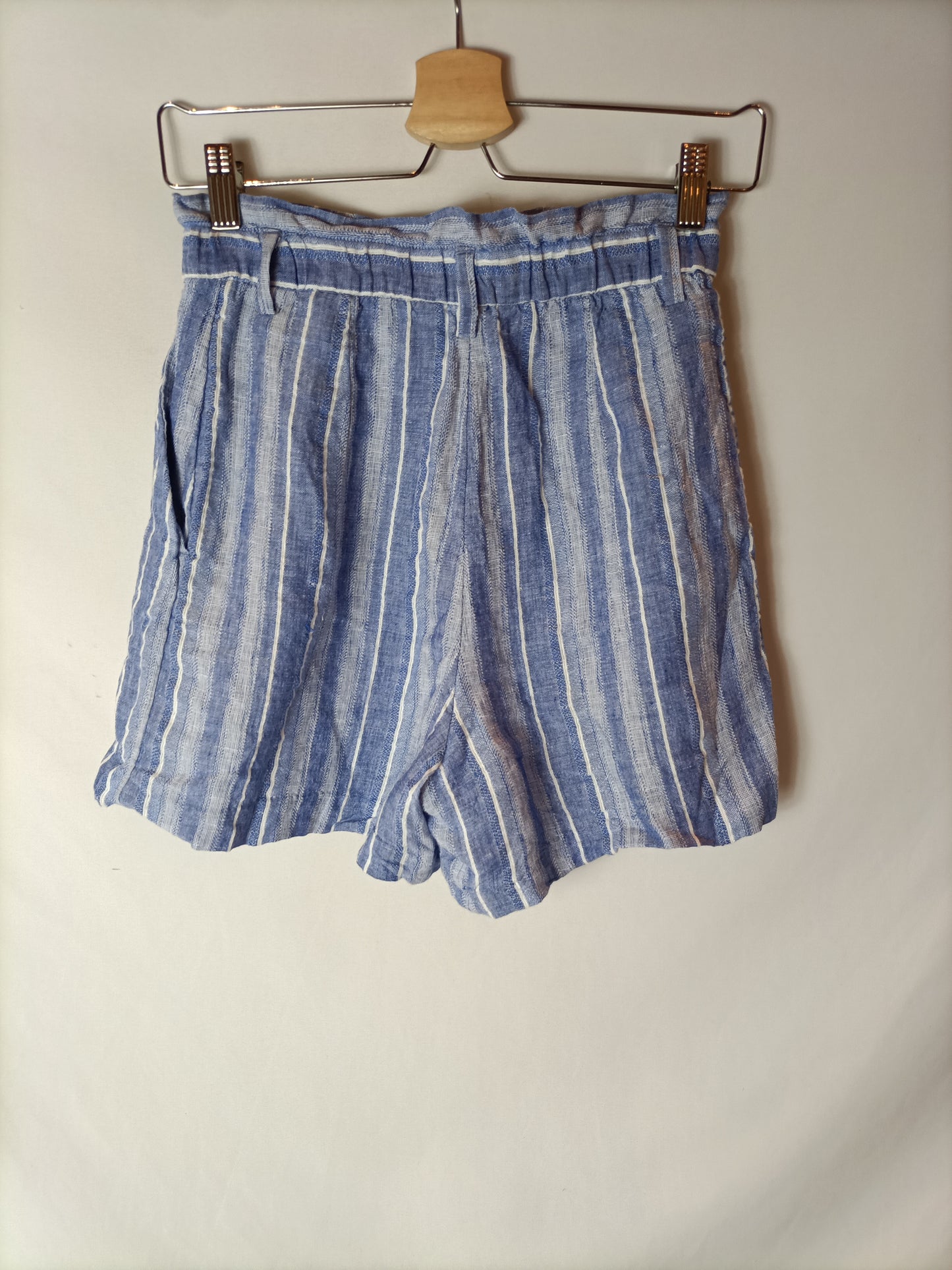 H&M. Pantalón corto rayas T.34