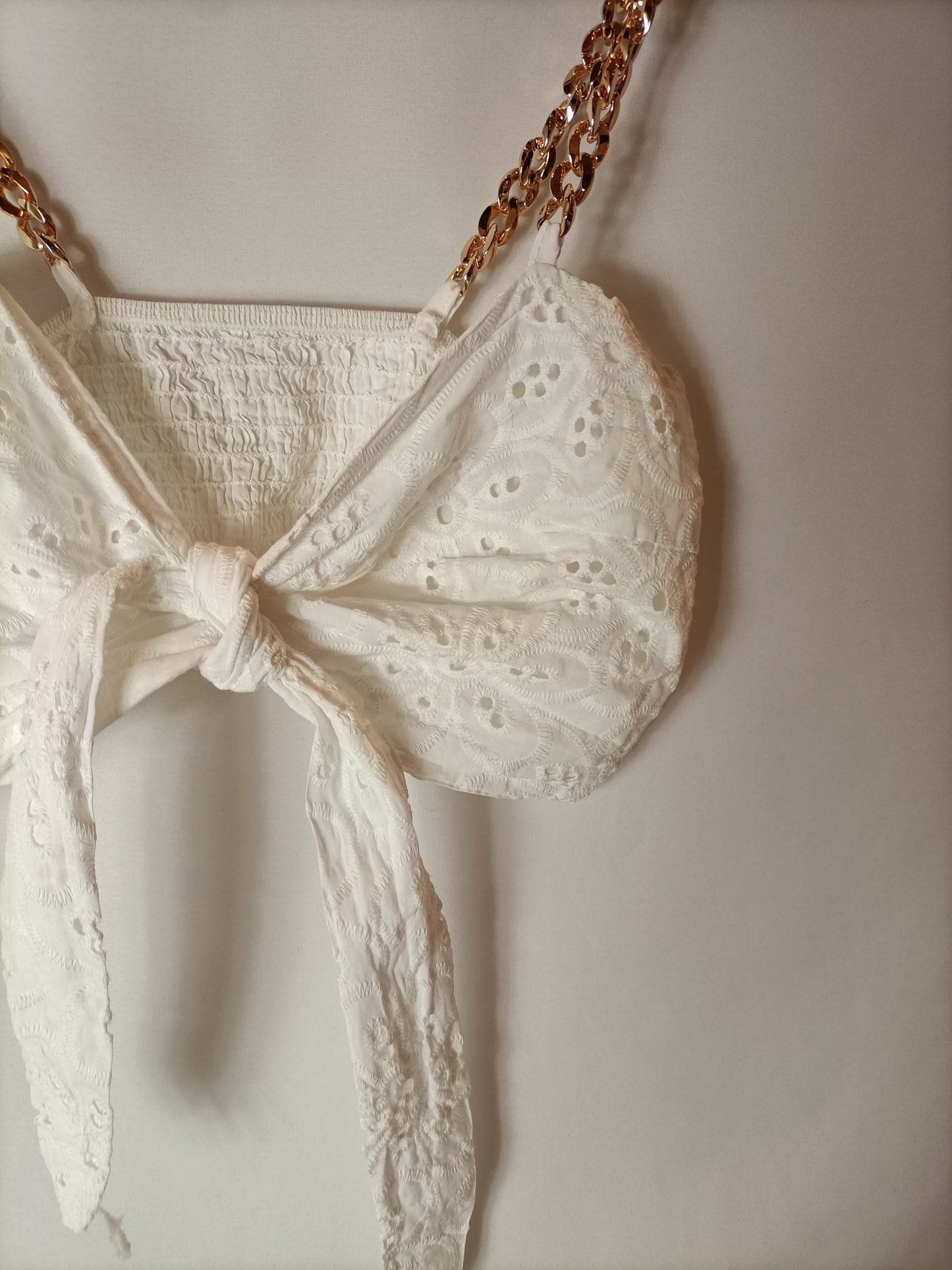 OTRAS. Croptop banco troquelado  T.u(s/m)