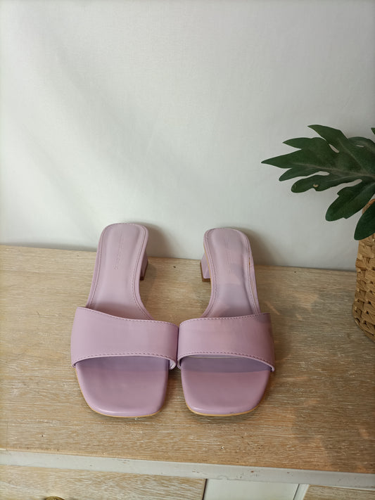 PULL&amp;BEAR. Lilac sandal with heel size 37