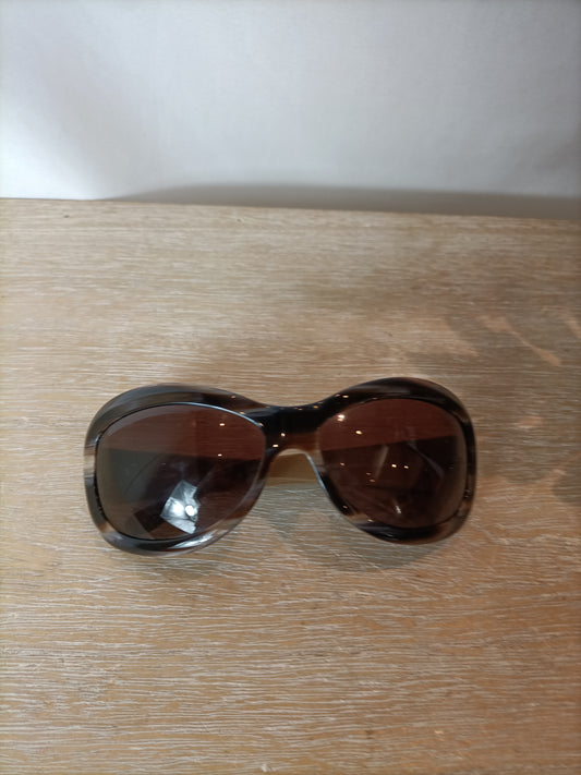 OUTLET. CHANEL. Gafas de sol patilla piel