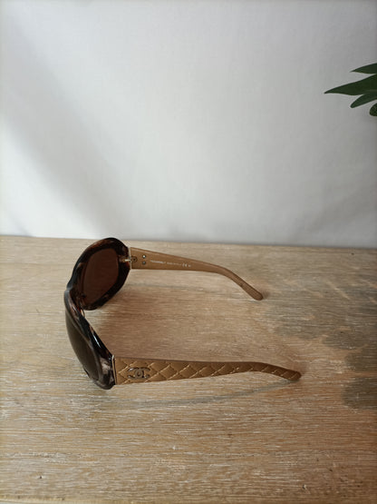 OUTLET. CHANEL. Gafas de sol patilla piel