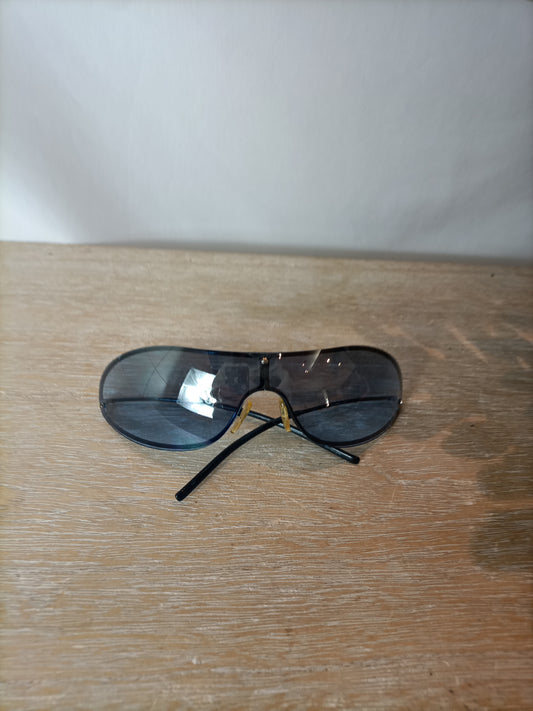 OUTLET GUCCI. Gafas de sol azules patilla muy fina