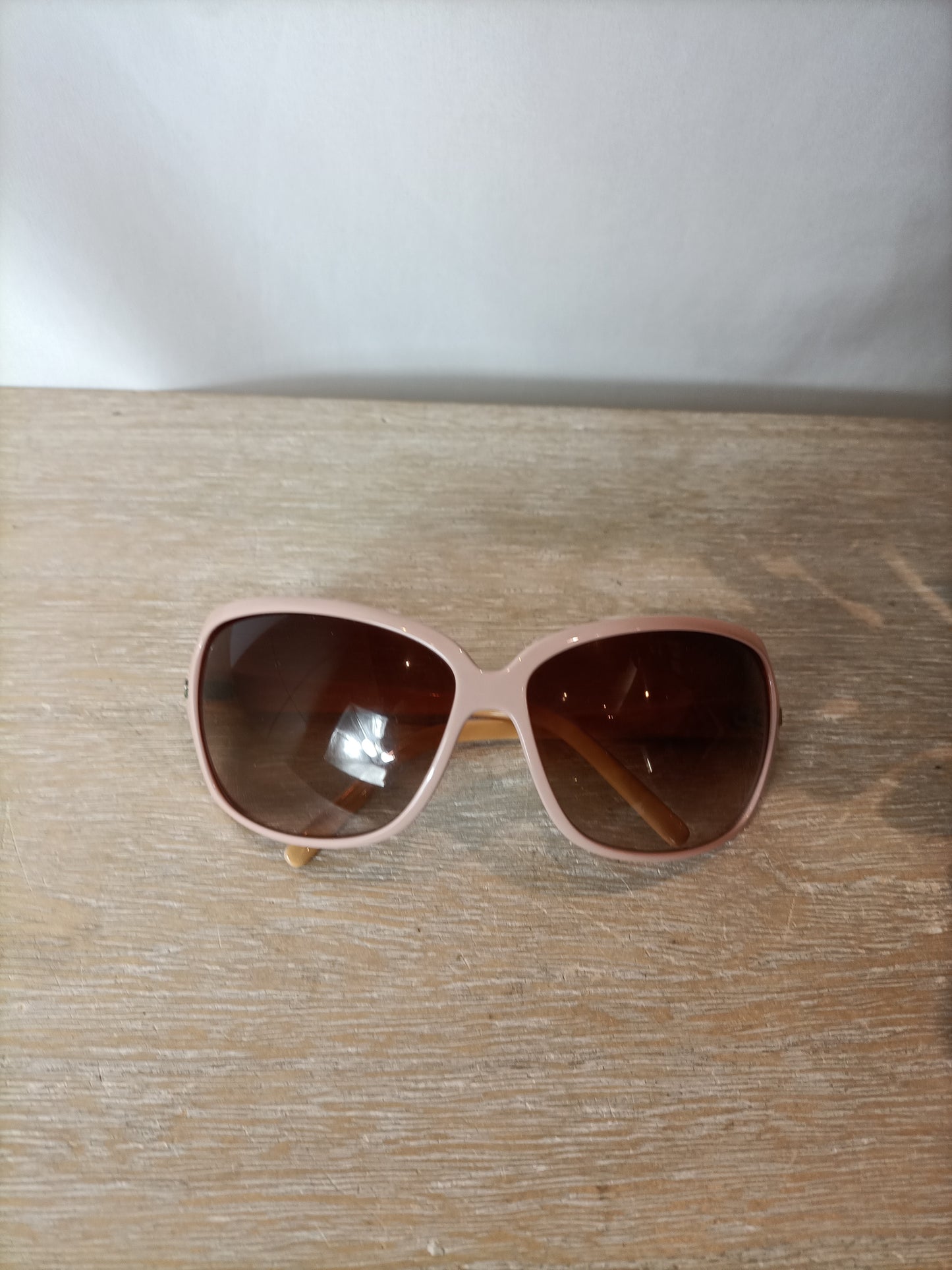 OUTLET. D&G gafas de sol montura rosa claro