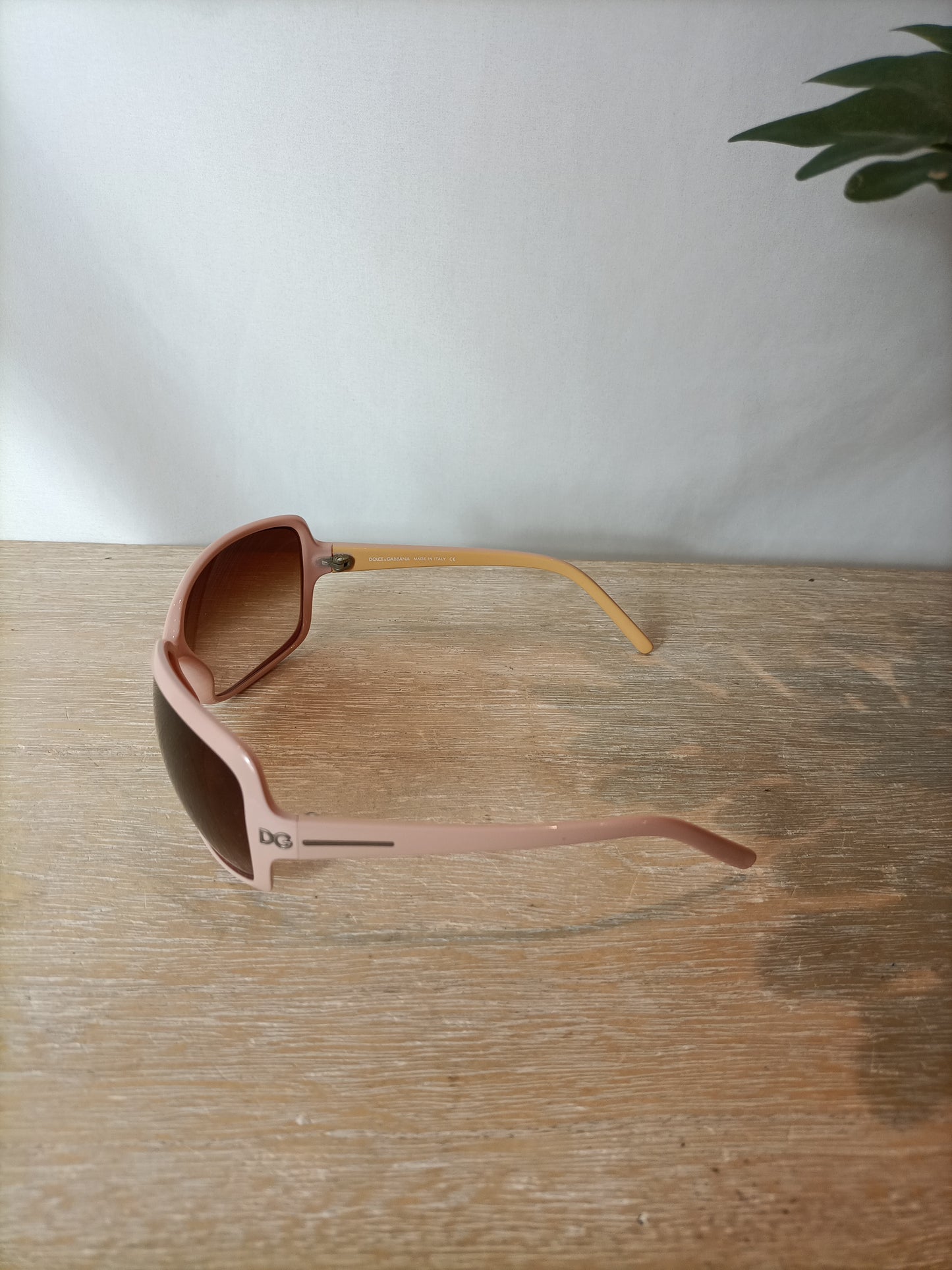 OUTLET. D&G gafas de sol montura rosa claro