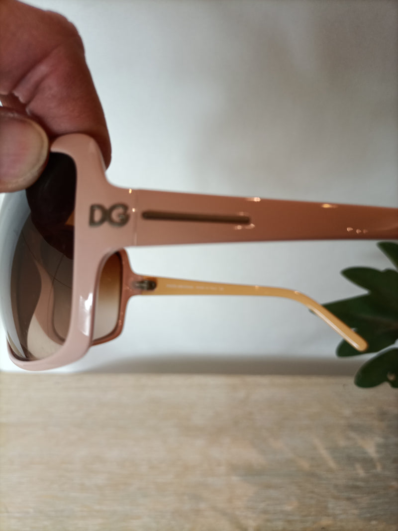 OUTLET. D&G gafas de sol montura rosa claro