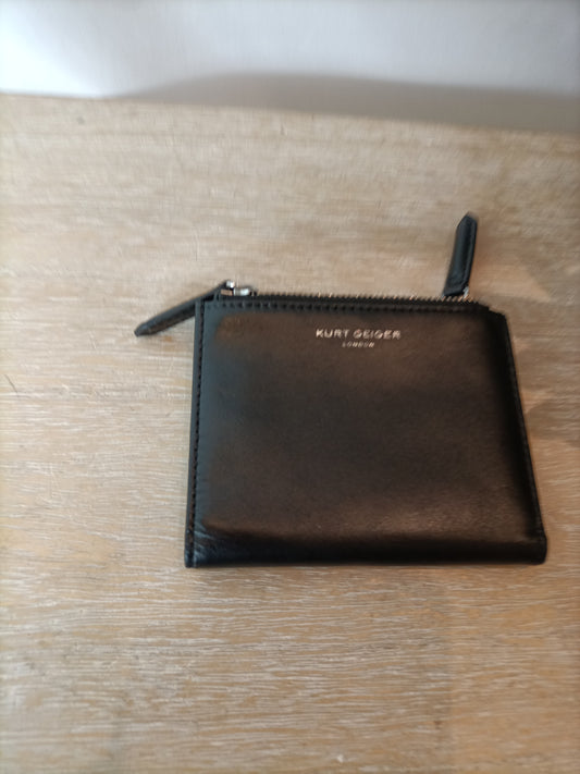 OUTLET. KURT GEIGER. Cartera pequeña negra