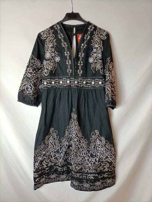 ALMATRICHI. Vestido negro bordados. T M