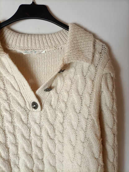 PRIMARK. Beige cable-knit sweater. TM