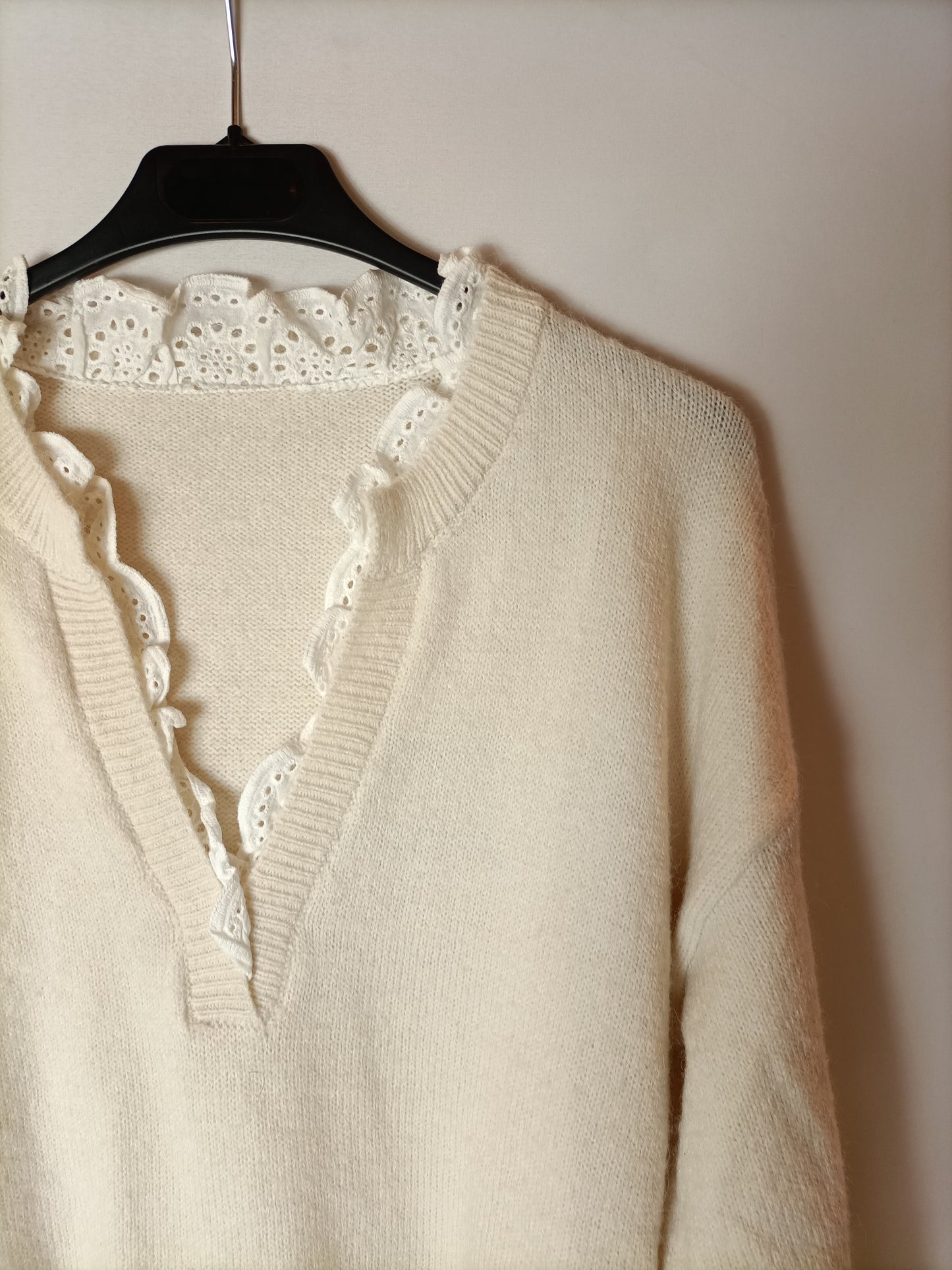 OTRAS. Jersey beige detalle cuello. T S/M