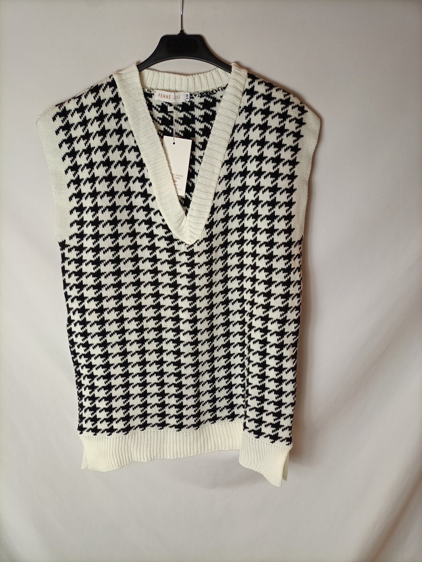 FEMME LUXE. Houndstooth sleeveless sweater. TS/M