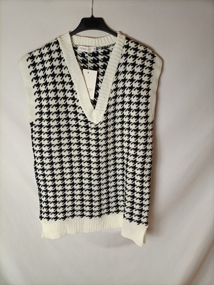 FEMME LUXE. Houndstooth sleeveless sweater. TS/M