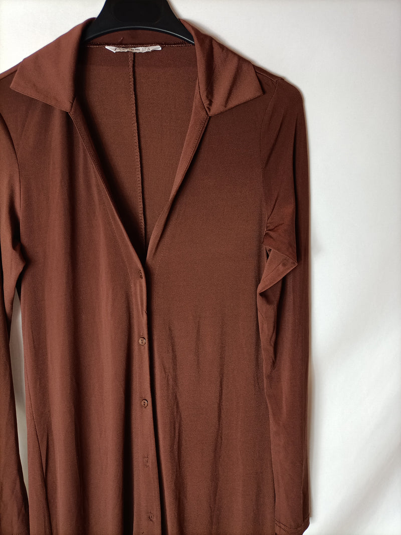STRADIVARIUS. vestido/chaqueta marrón T.m