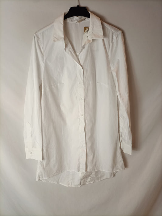 STRADIVARIUS. White shirt opening Ts