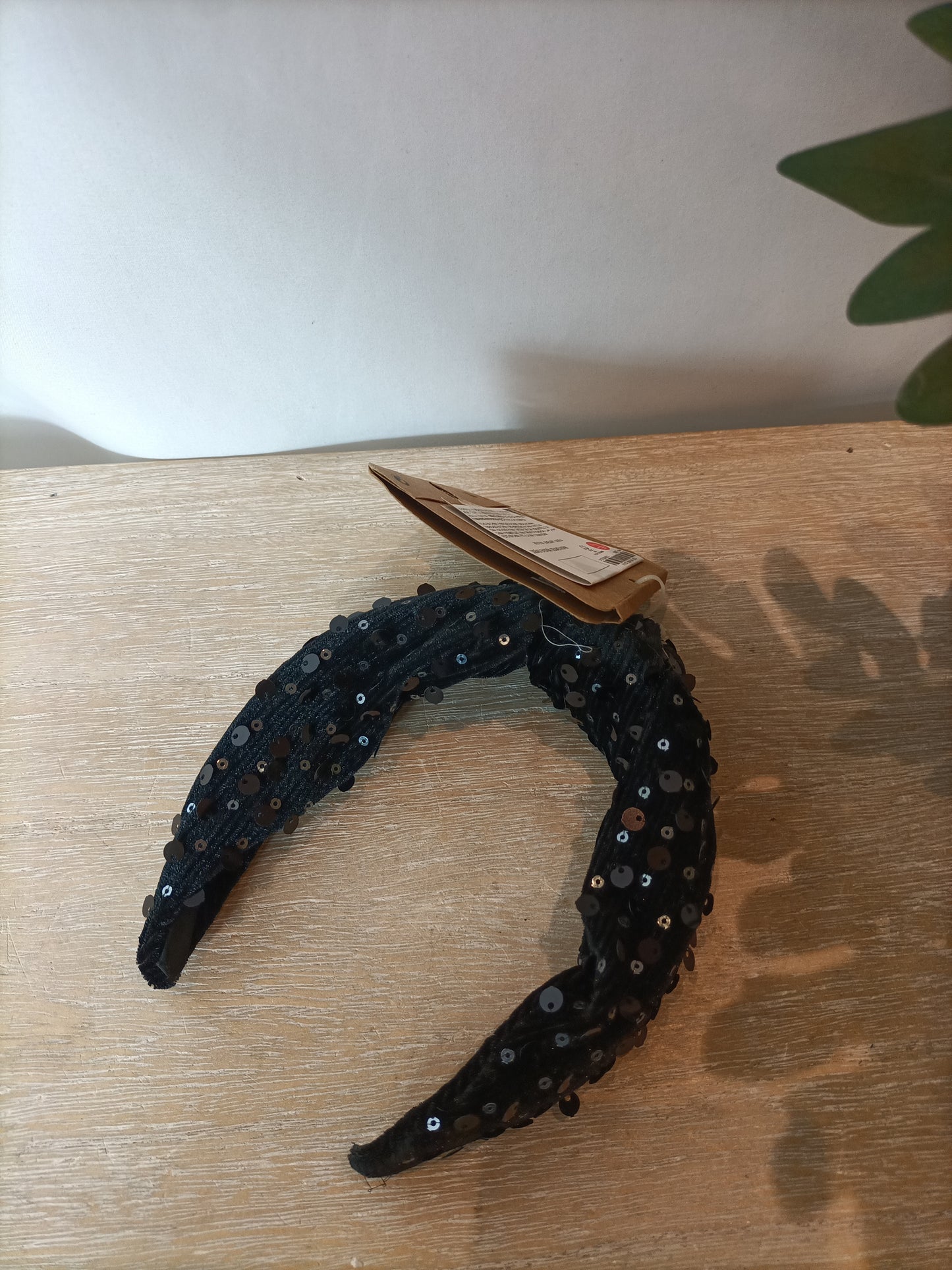 STRADIVARIUS. Diadema negra lentejuelas