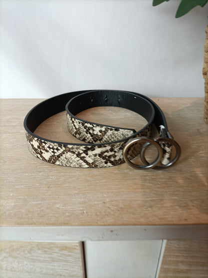 OTRAS. Cinturón animal print