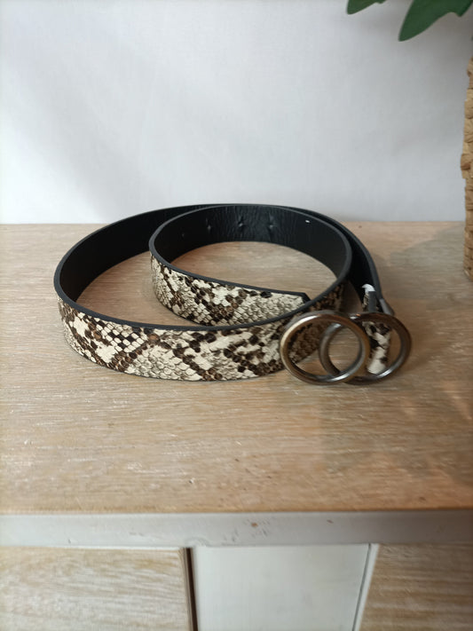 OTRAS. Cinturón animal print