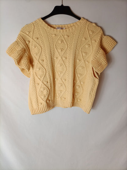 EDITED. Yellow thread top. Size 36