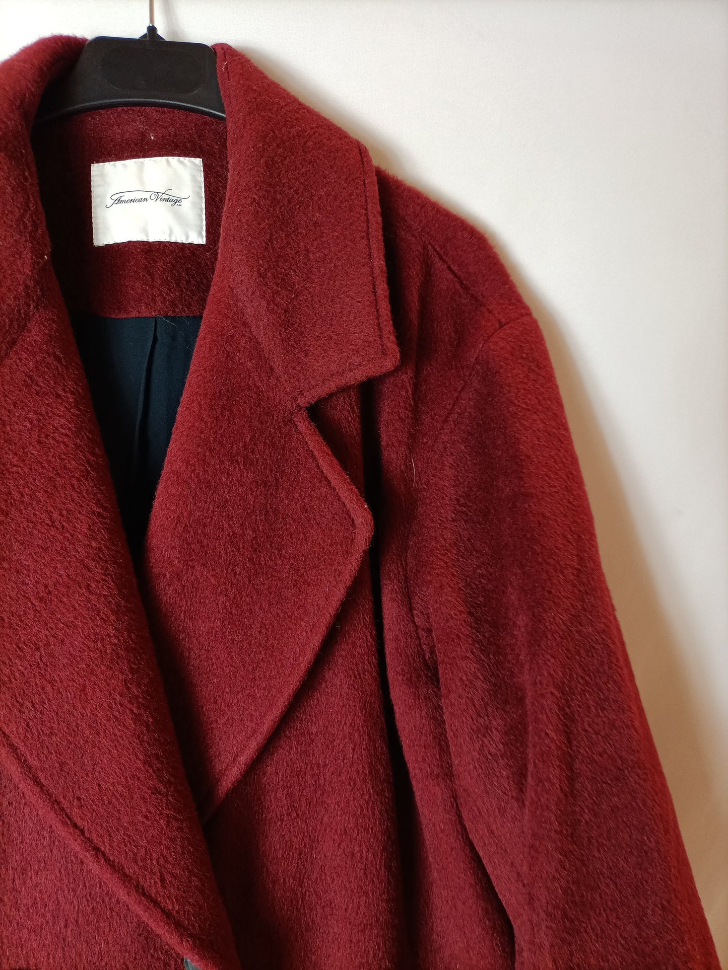 AMERICAN VINTAGE. Abrigo burdeos. T U (m/l)