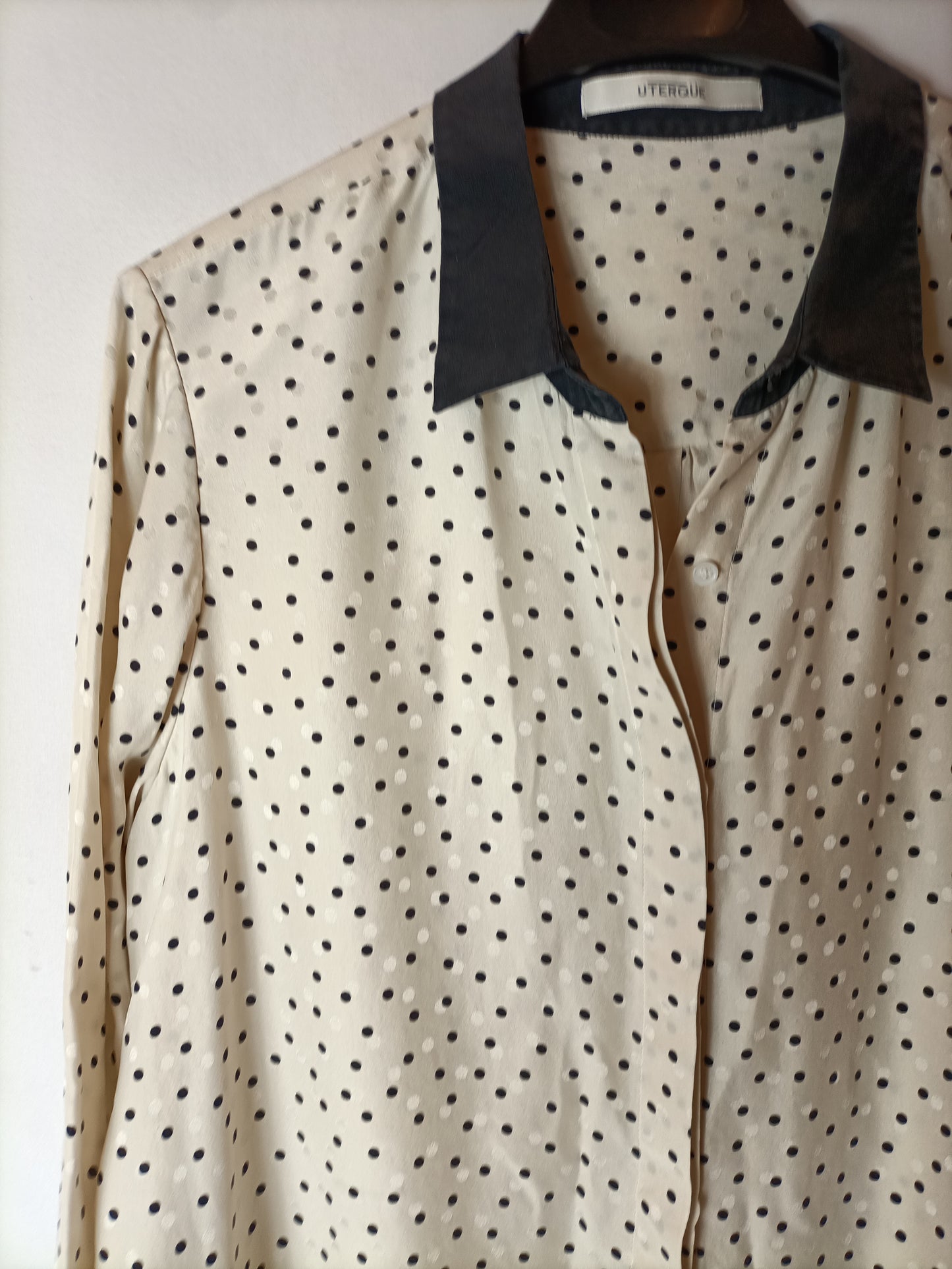 UTERQÜE. Blusa seda lunares. T L