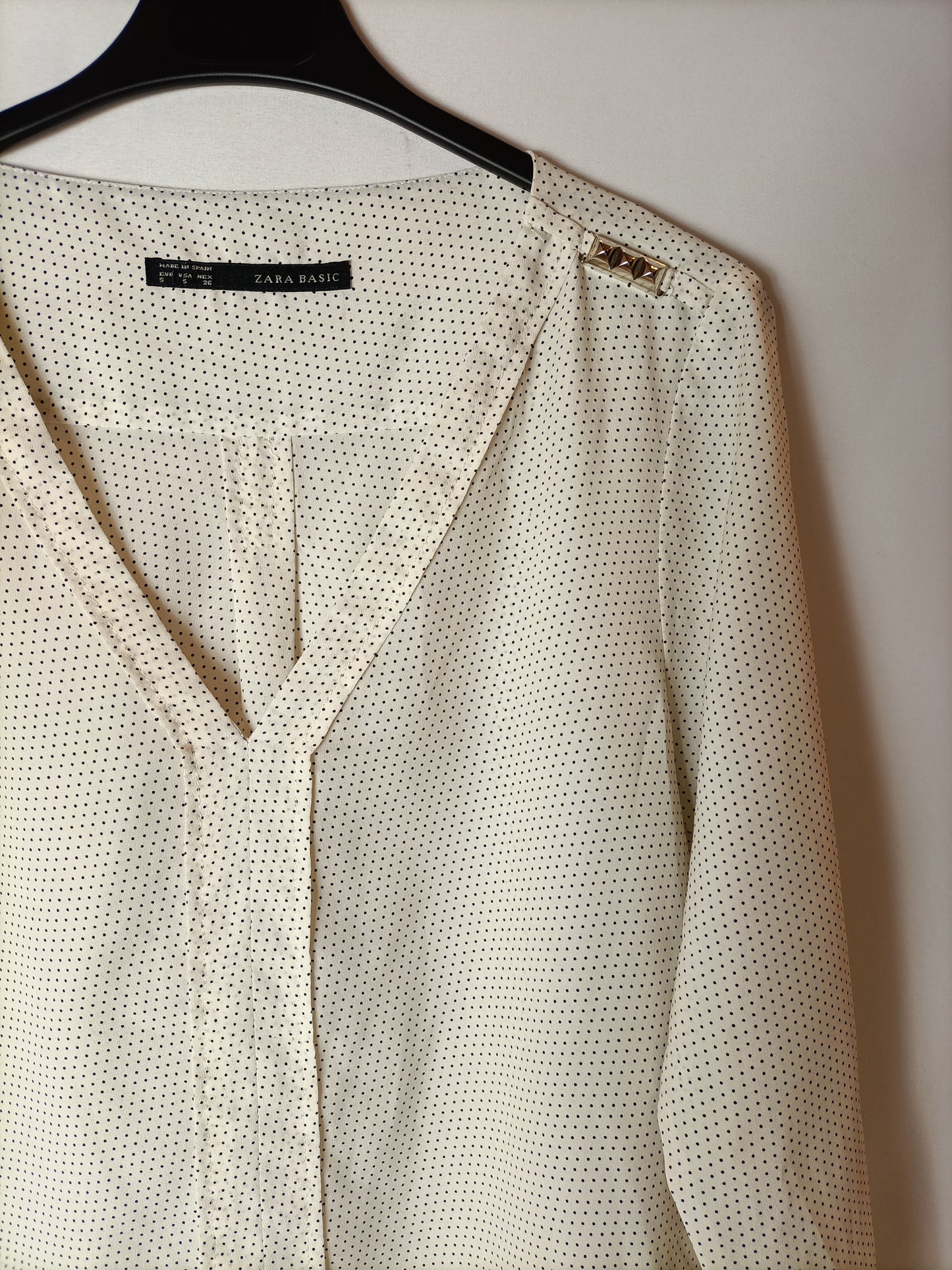 ZARA. Blusa  beige fluida lunares. T S