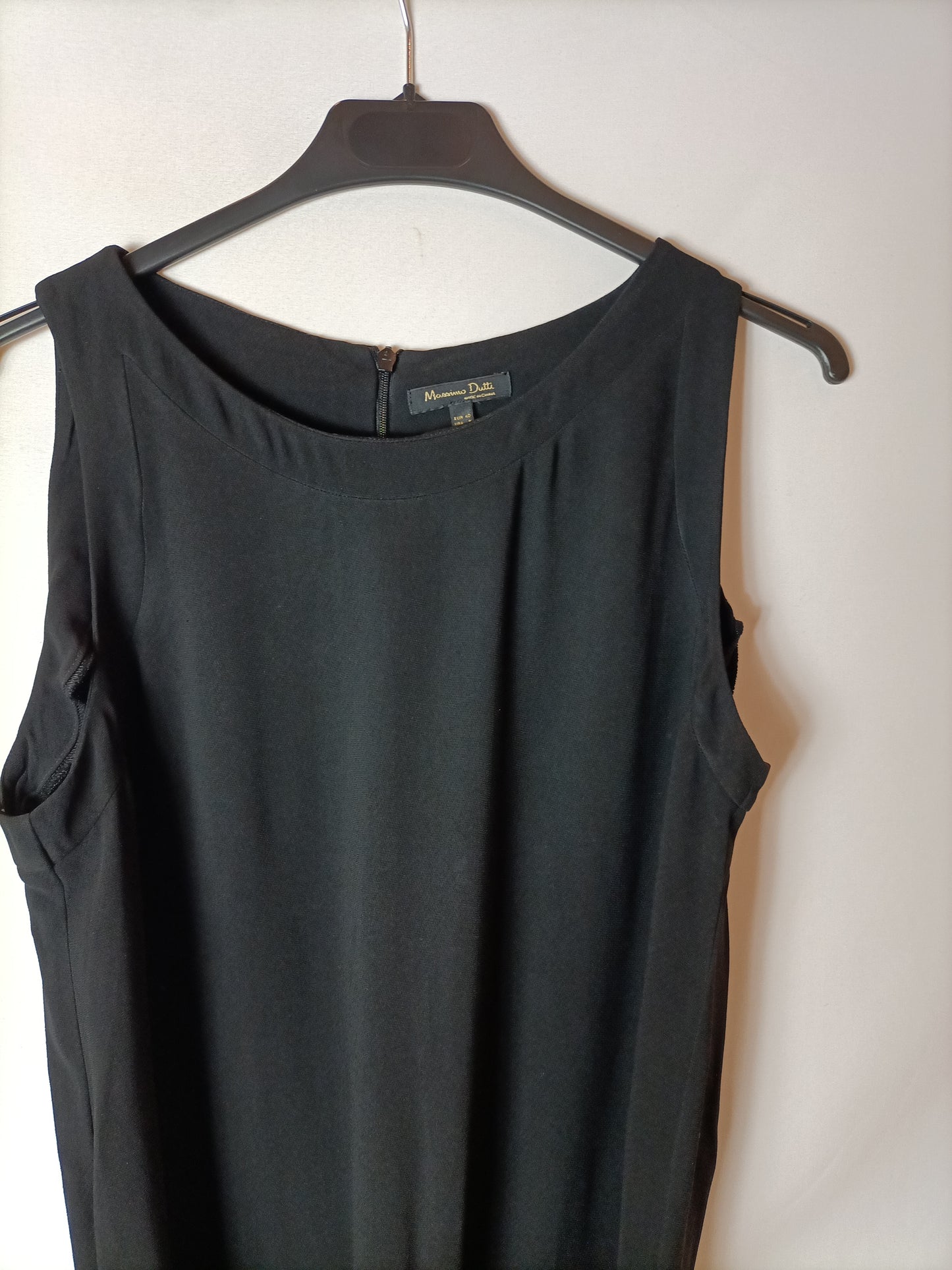 MASSIMO DUTTI. Mono negro fluido T.40