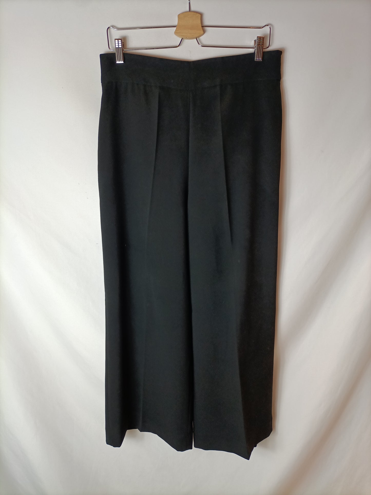 ZARA.Pantalón culotte negro T.l